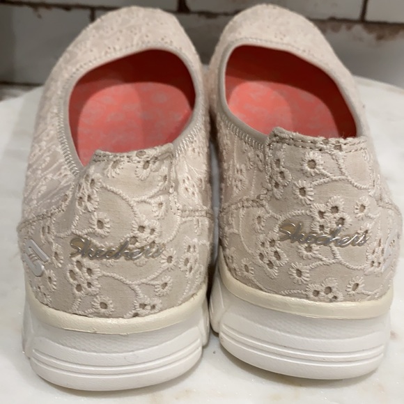 Skechers Eyelet Lace Shoes - Picture 2 of 5